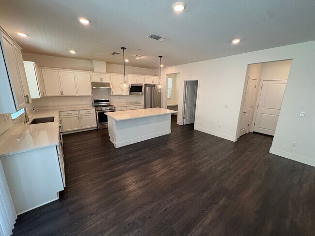 Building Photo - Beautiful 4 Bed 3 Full Bath Home with Solar in Brentwood