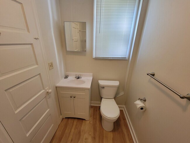 Building Photo - AVAILABLE SEPTEMBER - 1 BED 1 BATH