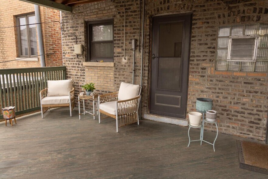 Deck - 2652 W Superior St