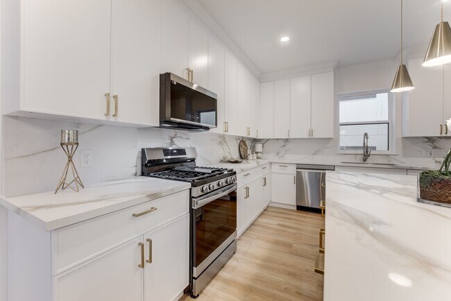 Building Photo - 1216 W 23rd St
