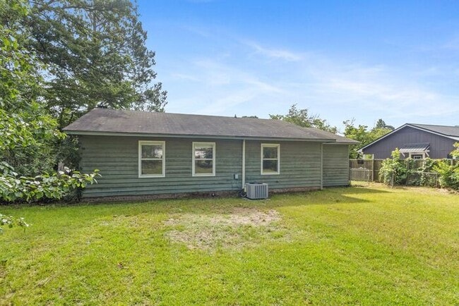 Building Photo - 3 Bedroom 1.5 Bath Ranch in Hope Mills