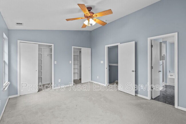 Building Photo - 11 Camellia Ln