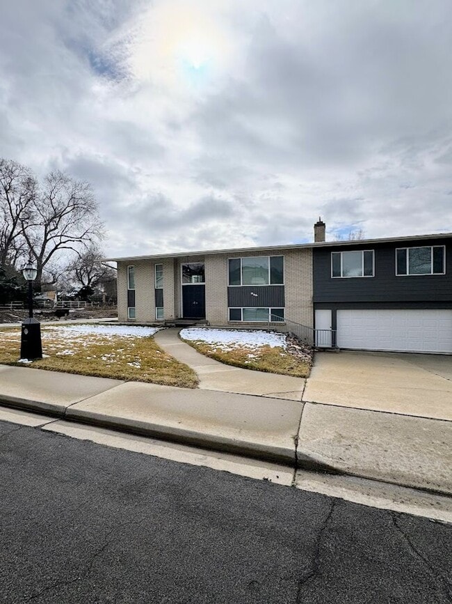 Building Photo - Beautiful remodeled home in Orem!
