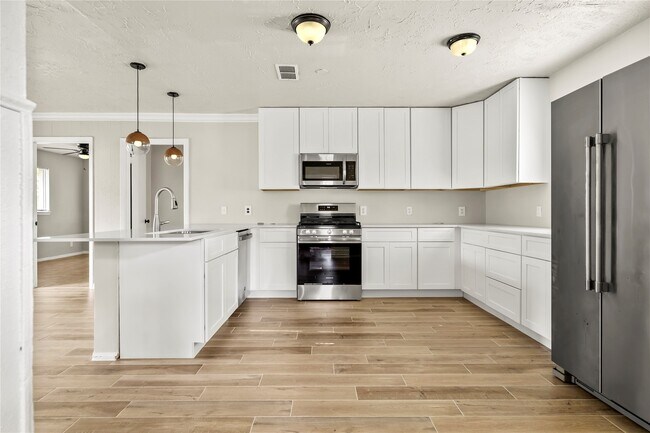 Building Photo - 11455 Spottswood Dr