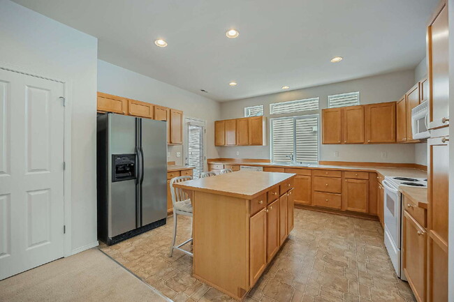 Building Photo - GATED COMMUNITY OF VERONA in LAKELAND HILLS!
