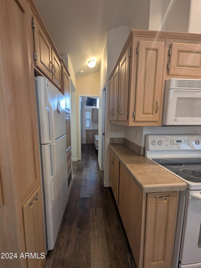 Building Photo - 412 E Fiesta Del Sol