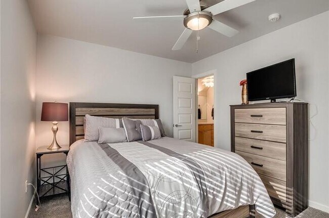 Building Photo - Amazing- Transitional Style Home with Custom Finishes w/ Community Pool- Gated- Edmond Schools