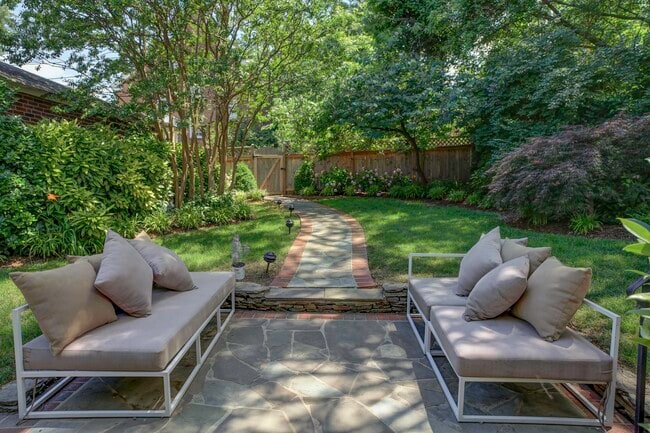 Building Photo - 302 Rucker Pl