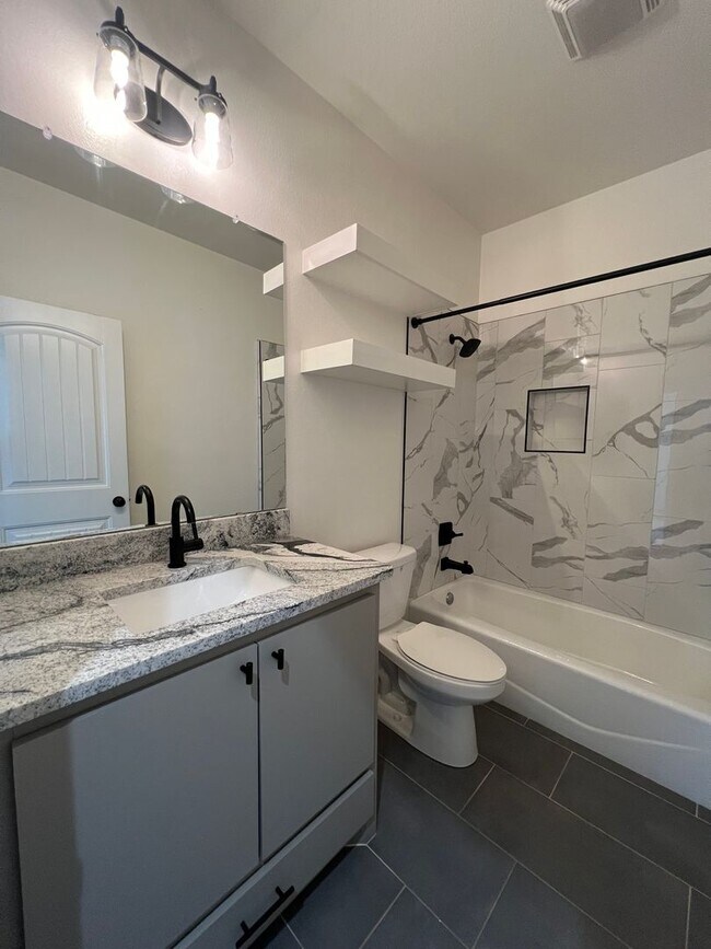 Building Photo - A Modern, Sophisticated Home in an Attract...