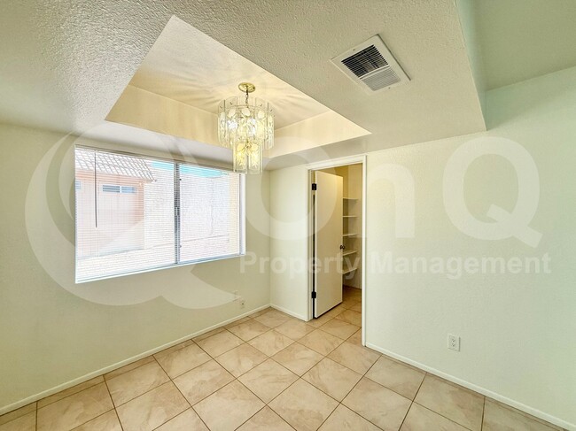 Building Photo - 5417 S Mitchell Dr