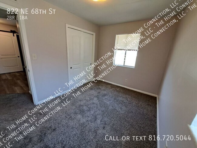 Building Photo - Recently Updated 2 Bed / 1 Bath Townhouse ...