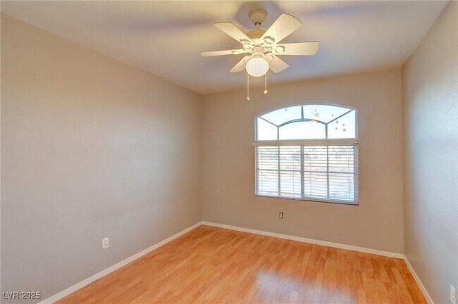 Building Photo - 5831 Salmon Falls St