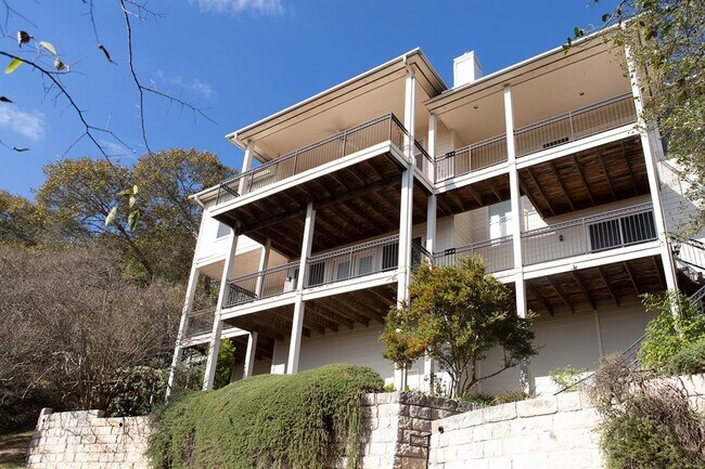 Building Photo - 6801 Winterberry Dr