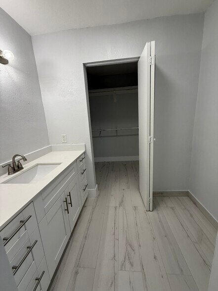 Building Photo - 7142 SW 22nd St