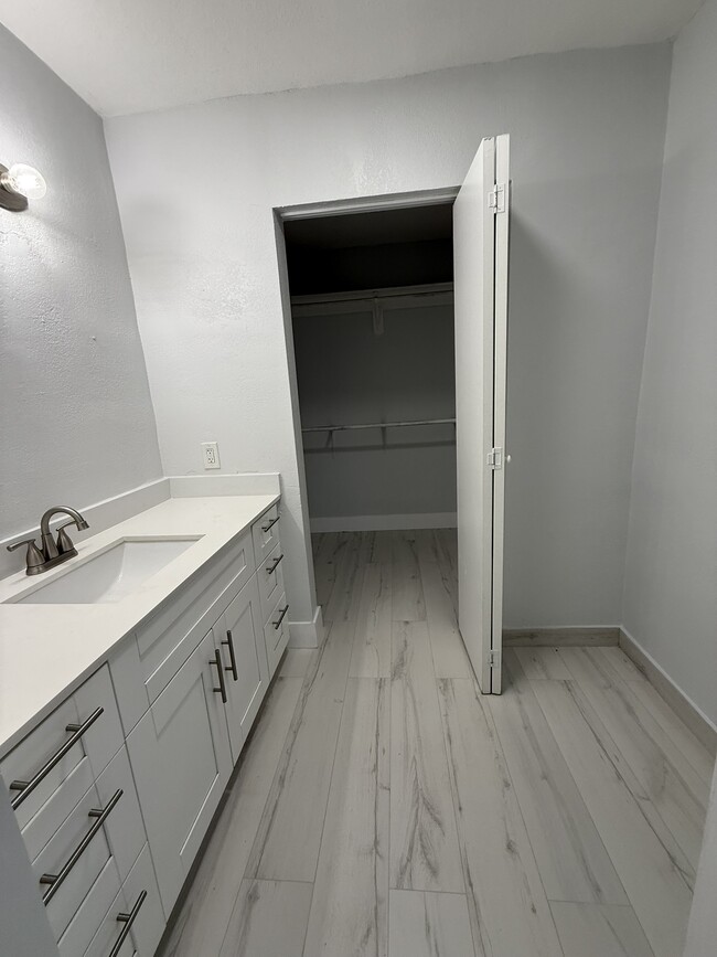 Building Photo - 7142 SW 22nd St