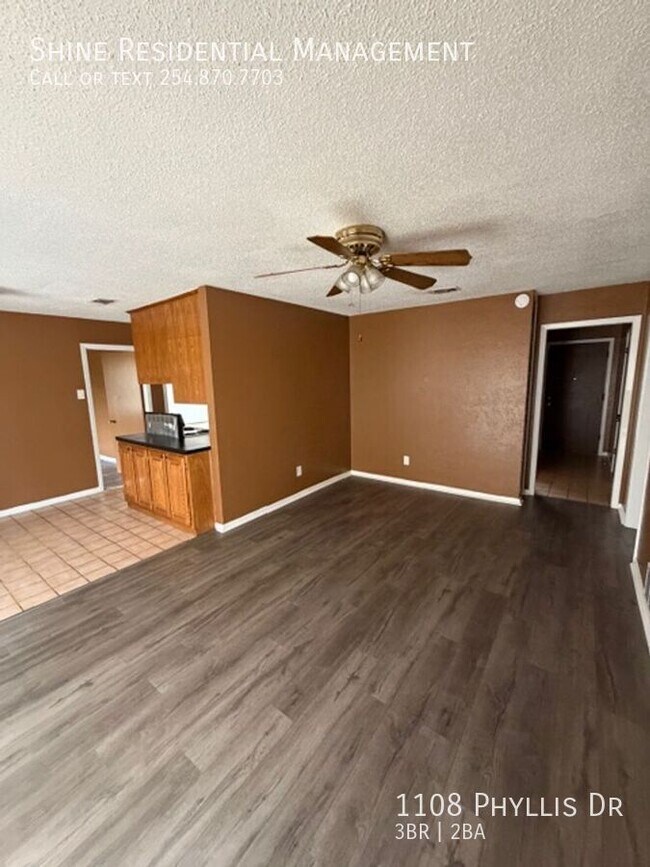 Building Photo - 1108 Phyllis Dr