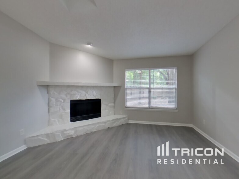 Building Photo - 3572 Raymur Villa Dr