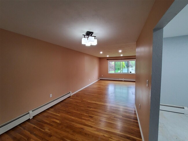Building Photo - 7 Forestdale Ave
