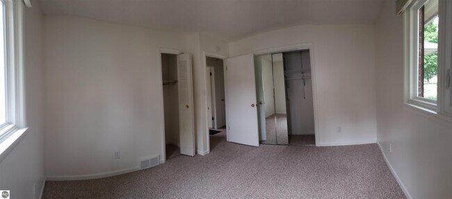 Building Photo - 213 Fairlane Dr