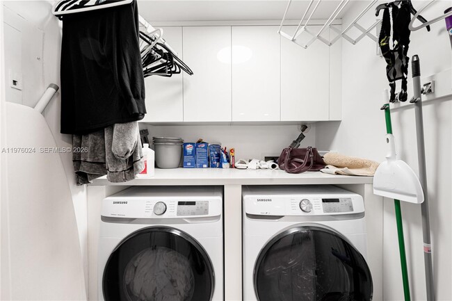 Building Photo - 3255 NE 184th St