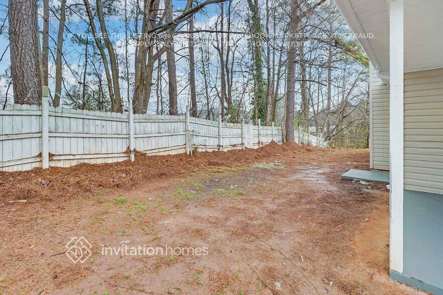 Building Photo - 626 Waynes Ct SE