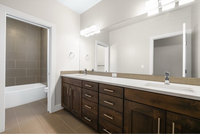 Building Photo - 3077 S Old Hickory Way
