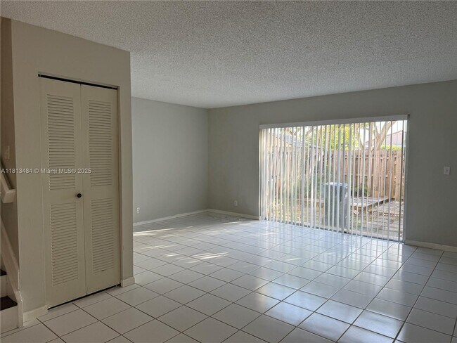 Building Photo - 17432 SW 140th Ct
