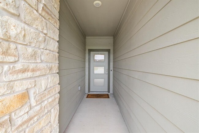 Building Photo - 13725 Lubeck Dr