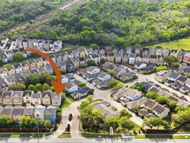 Building Photo - 3002 Clearview Cir