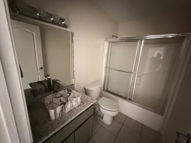 Building Photo - 411 Shiloh Dr