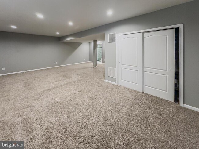 Building Photo - 43263 Somerset Hills Terrace