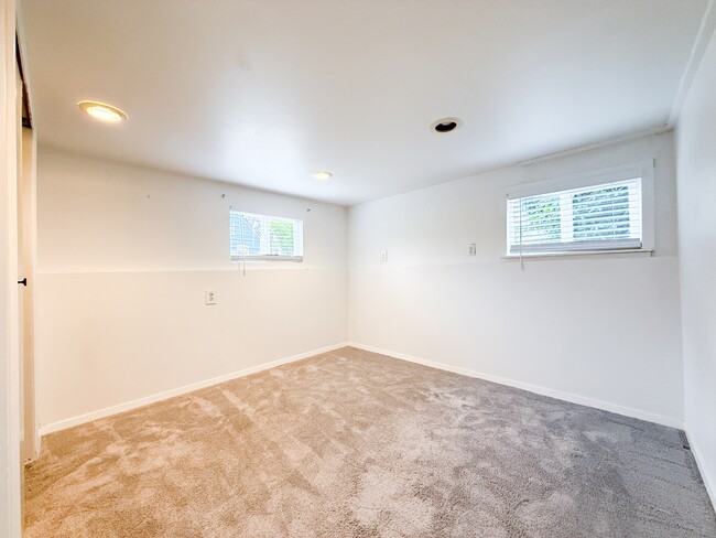 Building Photo - 5521 Brooklyn Ave NE