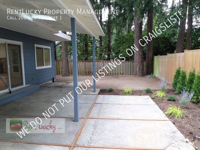Building Photo - 14232 Lake Hills Blvd