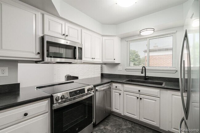 Building Photo - 13103 Iowa Dr