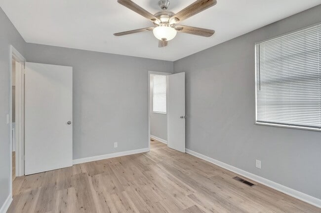 Building Photo - 3401 Shakertown Rd