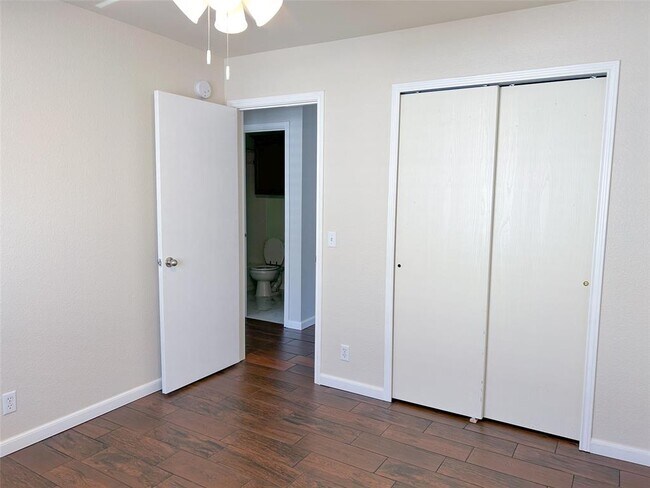 Building Photo - 311 Pentire Way