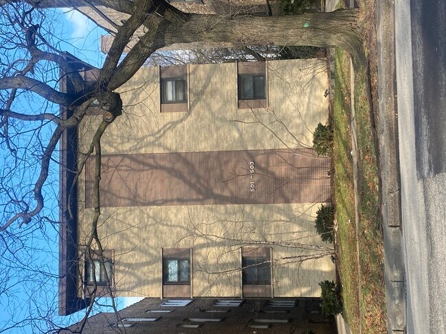Building Photo - 501 Sheridan Rd