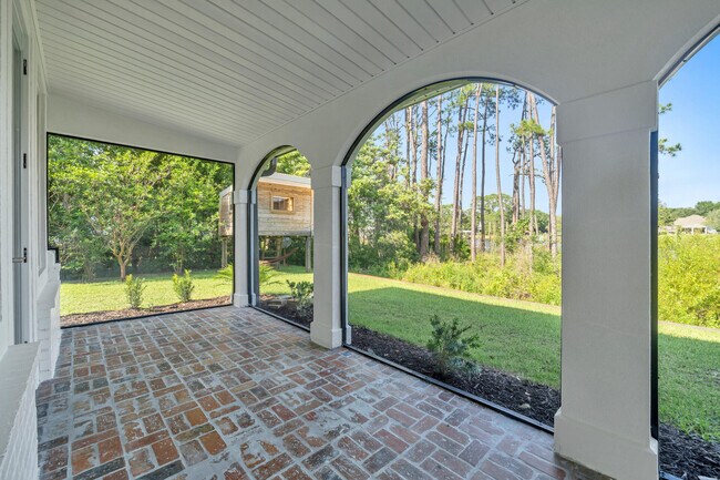 Building Photo - 160 Grand Flora Way