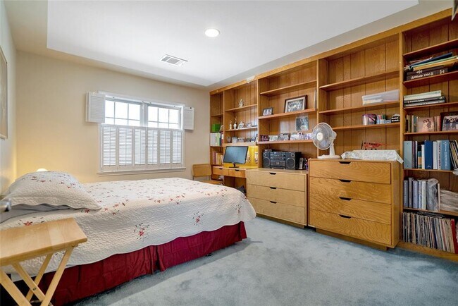 Building Photo - 5851 Doliver Dr