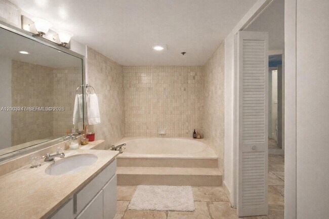 Building Photo - 251 Crandon Blvd