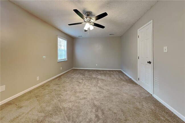 Building Photo - 2075 Pinella Dr