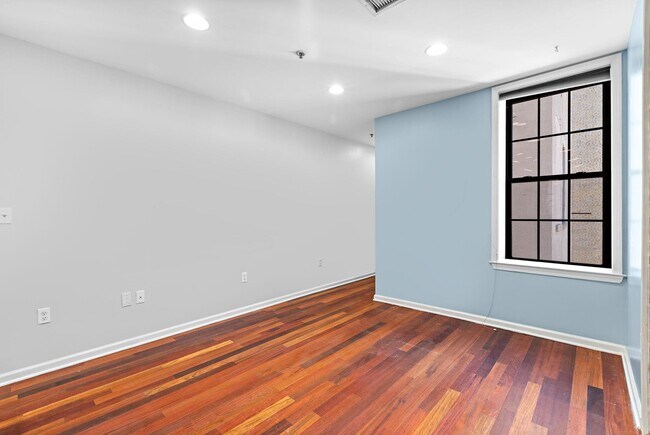 Building Photo - 508 Grand St