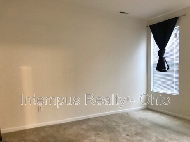 Building Photo - 2844 Hillstone St