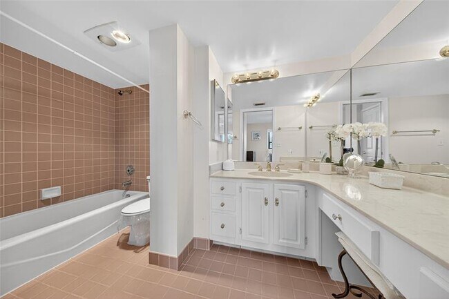 Building Photo - 800 Jeffery St