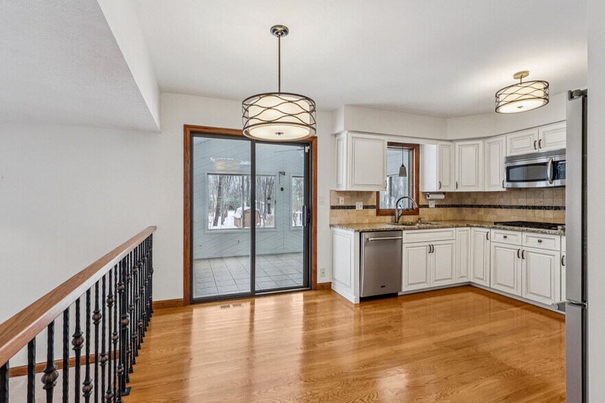 Building Photo - 6235 Sunnywood Dr