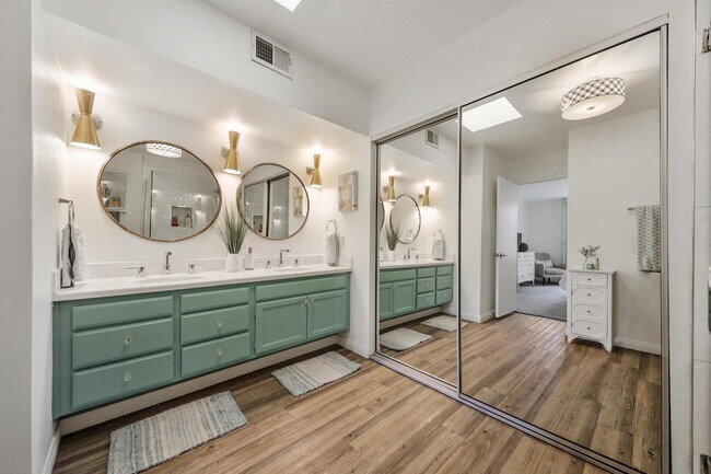 Building Photo - 27 Cll Encinitas