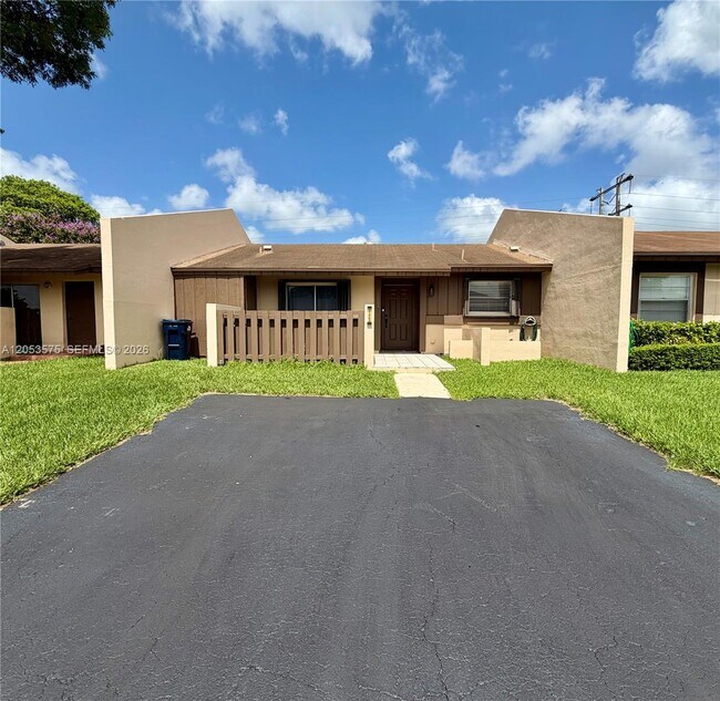 Building Photo - 11002 SW 125th Ct