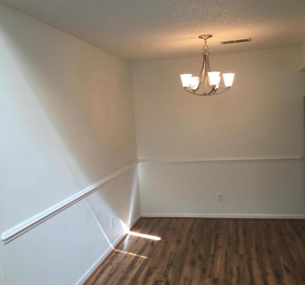 Building Photo - 12003 Golf Ridge Ct