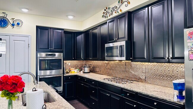 Building Photo - 3220 Yeager Dr