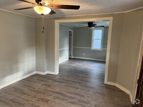 Building Photo - 410 S Union Ave